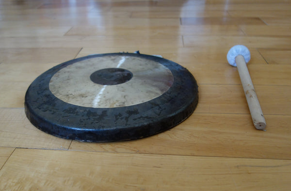 Gong, for ceremony, mediation, or concert, 45cm  (18 inches)  in diametre  锣,  开道锣